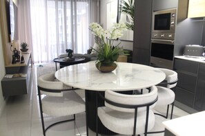 Departamento, 2 habitaciones, balcón | Comedor