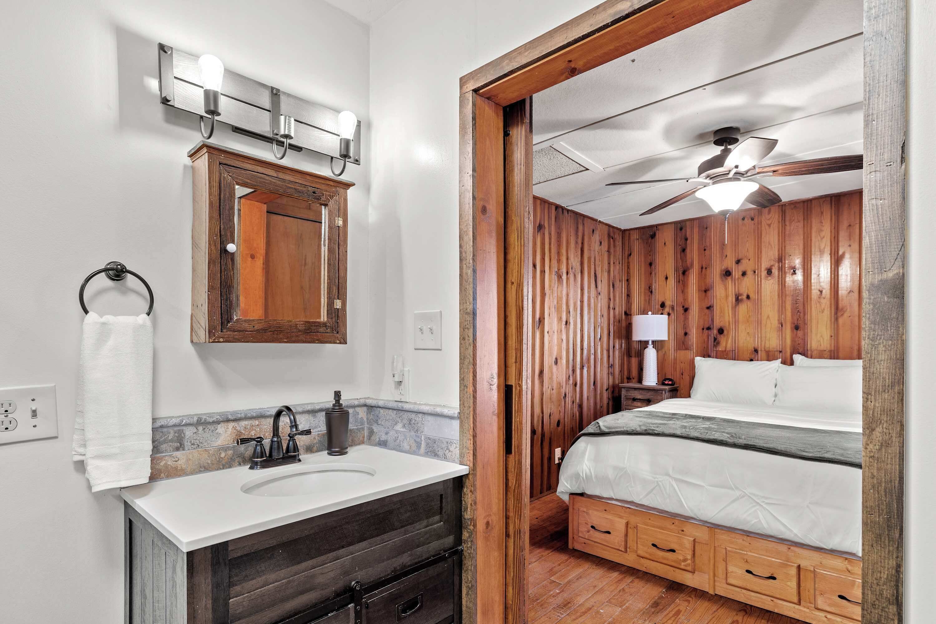 3 habitaciones, tabla de planchar con plancha, cuna de viaje y wifi 