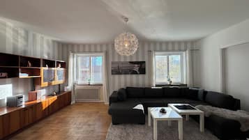 Smart-TV, peis og bøker