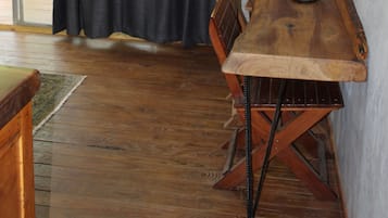 Cabana clássica, vista para a montanha | Opções para refeição no quarto