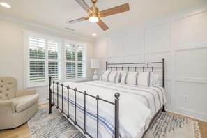 4 bedrooms, iron/ironing board, internet, bed sheets