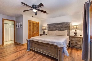 3 chambres, fer et planche à repasser, Wi-Fi, draps fournis