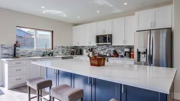 Réfrigérateur, micro-ondes, four, lave-vaisselle