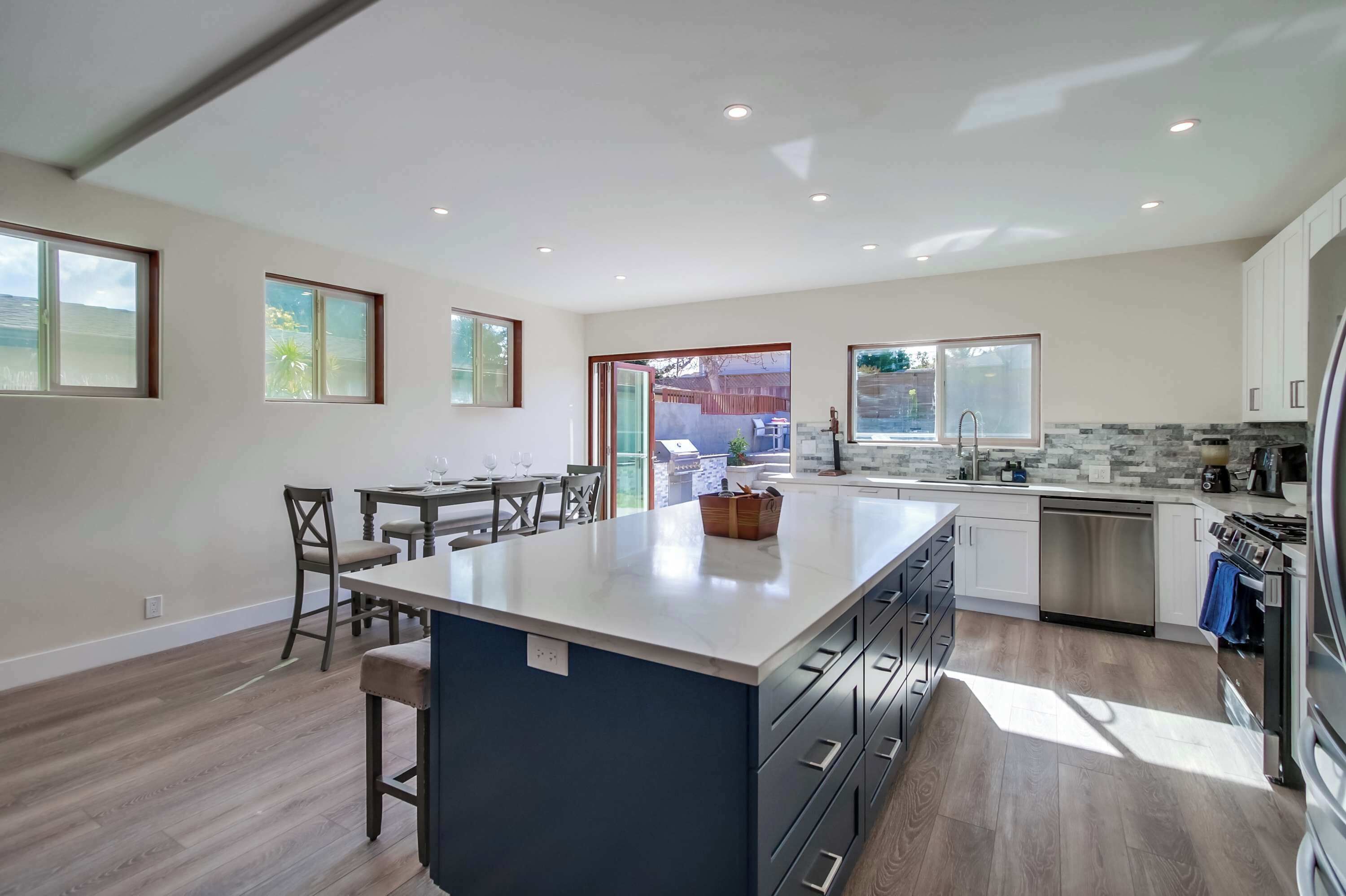 Frigorifero, microonde, forno, lavastoviglie