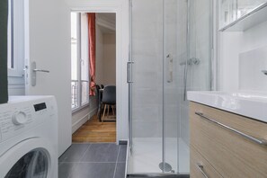 Apartment | Bathroom