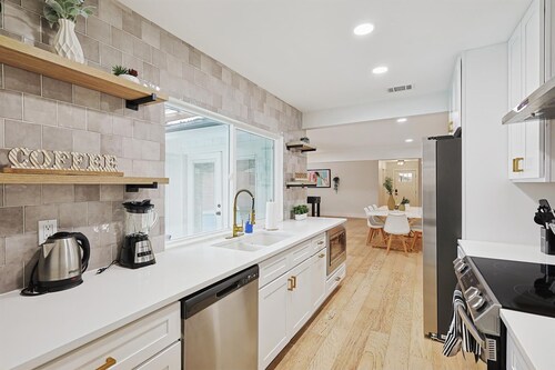 Modern Luxury x Backyard Pool Retreat, 4-BD, 2-BA