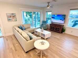 Téléviseur connecté, table de baby-foot, table de ping-pong