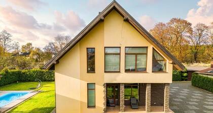 Luxurious Amber Villa With Private Pool and Garden Views