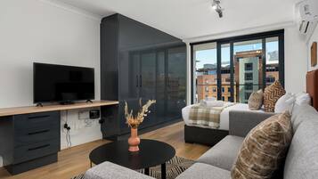 1 habitación, tabla de planchar con plancha, wifi y ropa de cama