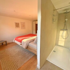 3 bedrooms, iron/ironing board, travel crib, WiFi