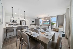 Dining - New Townhome with Hot tub! Near Disney World! Near Restaurants! (Davenport)