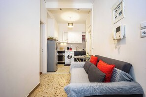 Apartemen, 1 kamar tidur, akses difabel | Ruang keluarga | Buku