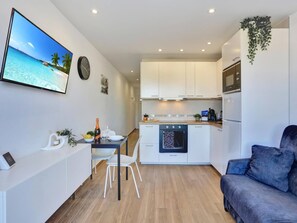 Fridge, microwave, oven, stovetop - Beautiful Days, Air Con, Terrace, Fast Internet (Costa del Silencio)