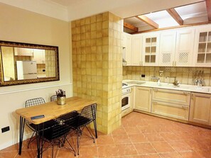 Apartment, 1 Bedroom, Balcony, City View | Interior