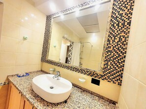 Apartment, 1 Schlafzimmer, Balkon, Stadtblick | Badezimmer