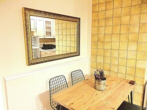 Apartment, 1 Schlafzimmer, Balkon, Stadtblick | Esszimmer