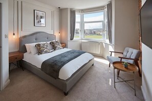 1 bedroom, WiFi, bed sheets - Host & Stay | Umpire's Watch @ North Marine House (Scarborough)