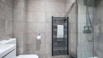 Douche, sĂšche-cheveux