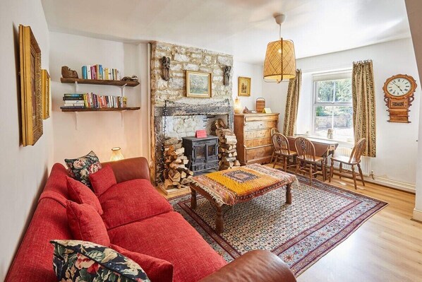 Fernseher, Kamin, Arbeitsbereiche