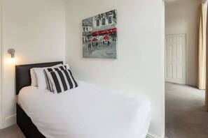 熨斗/熨衫板、Wi-Fi、床單