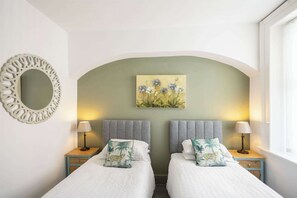 Iron/ironing board, bed sheets