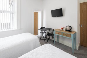 Iron/ironing board, bed sheets