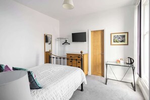 Fer et planche à repasser, literie fournie