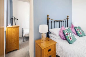 Iron/ironing board, bed sheets