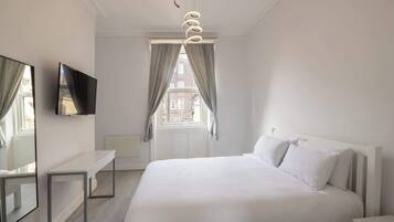 1 bedroom, bed sheets