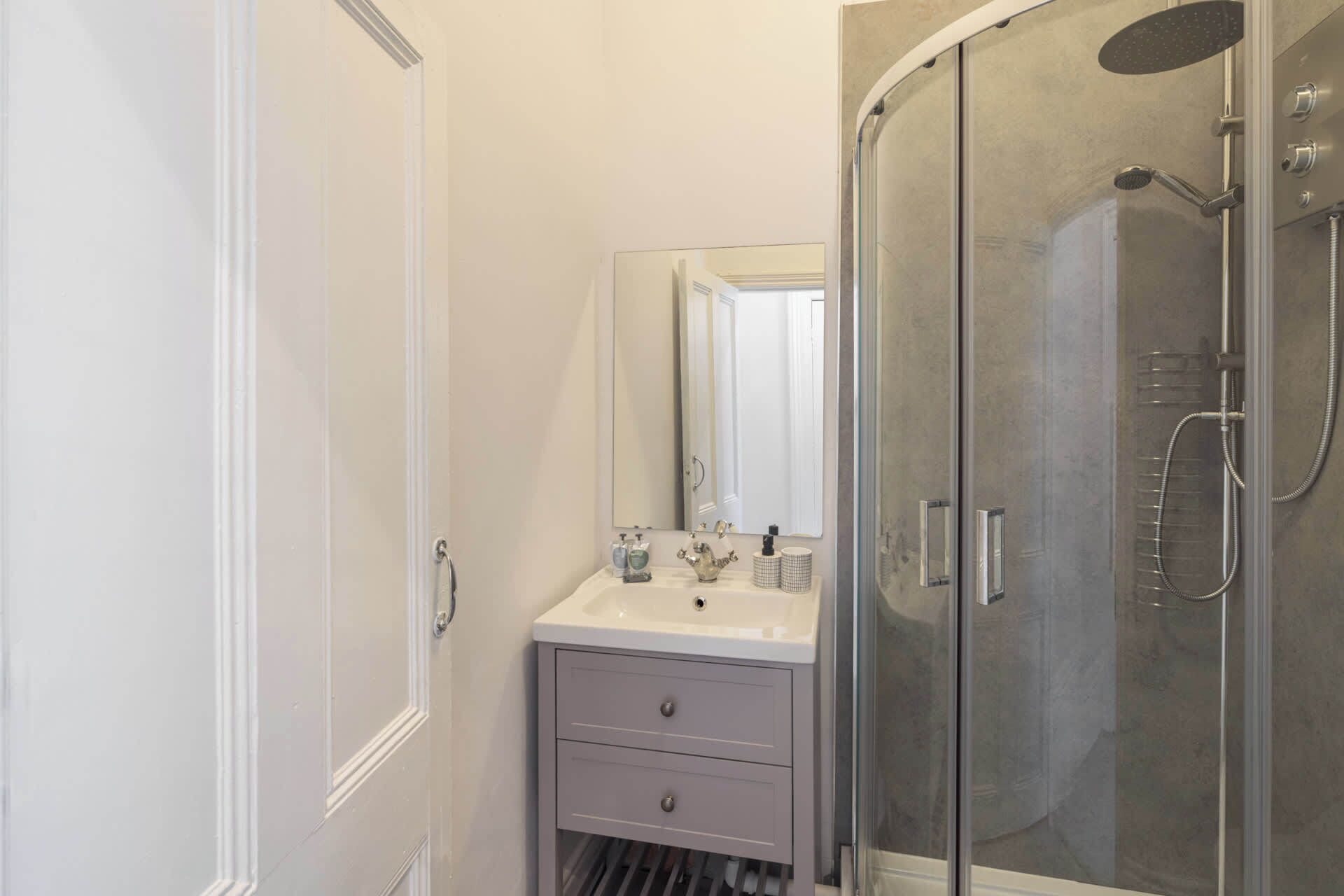 Shower, towels, shampoo