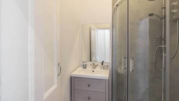 Shower, towels, shampoo