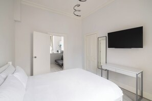 1 bedroom, bed sheets - Host & Stay | Aberdeen Walk Apartment (Scarborough)