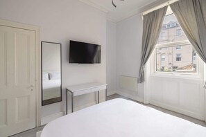 1 bedroom, bed sheets