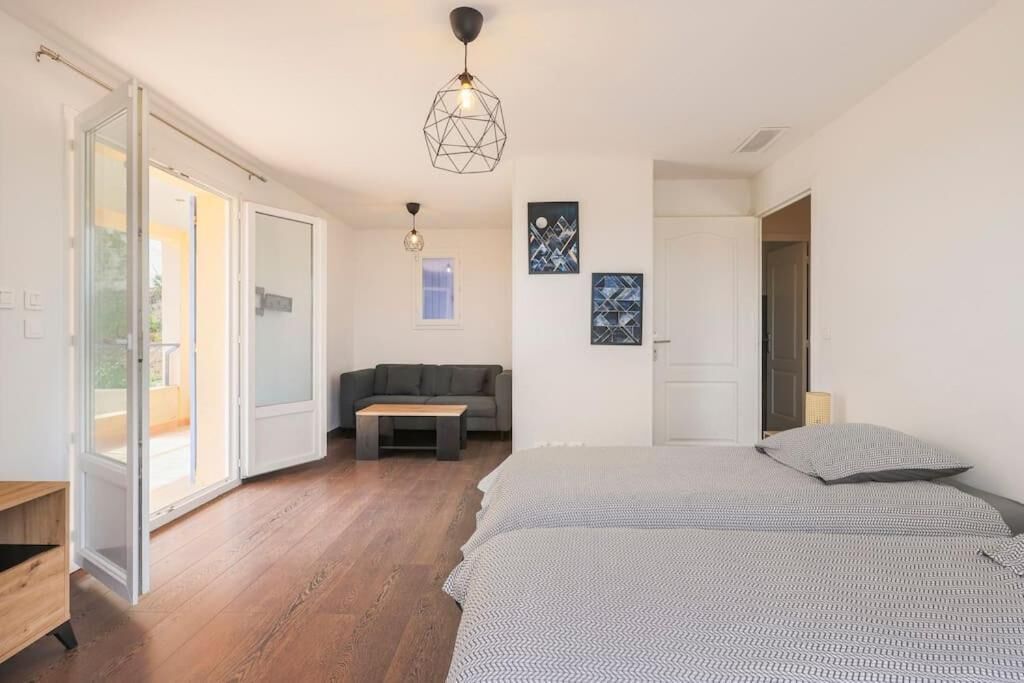 5 bedrooms, iron/ironing board, travel crib, free WiFi