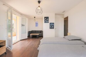5 chambres, fer et planche à repasser, lit parapluie, Wi-Fi gratuit