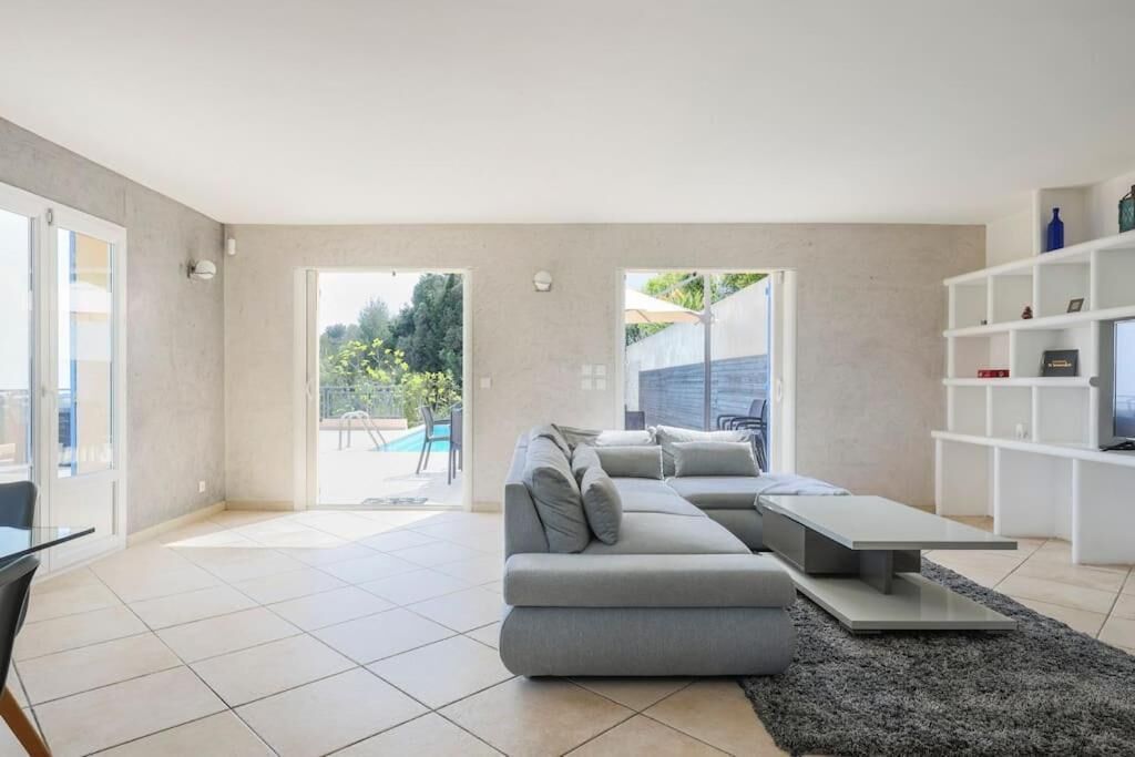 Smart-tv en een open haard