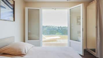 5 bedrooms, iron/ironing board, travel cot, free WiFi