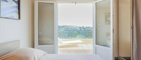 5 chambres, fer et planche à repasser, lit parapluie, Wi-Fi gratuit