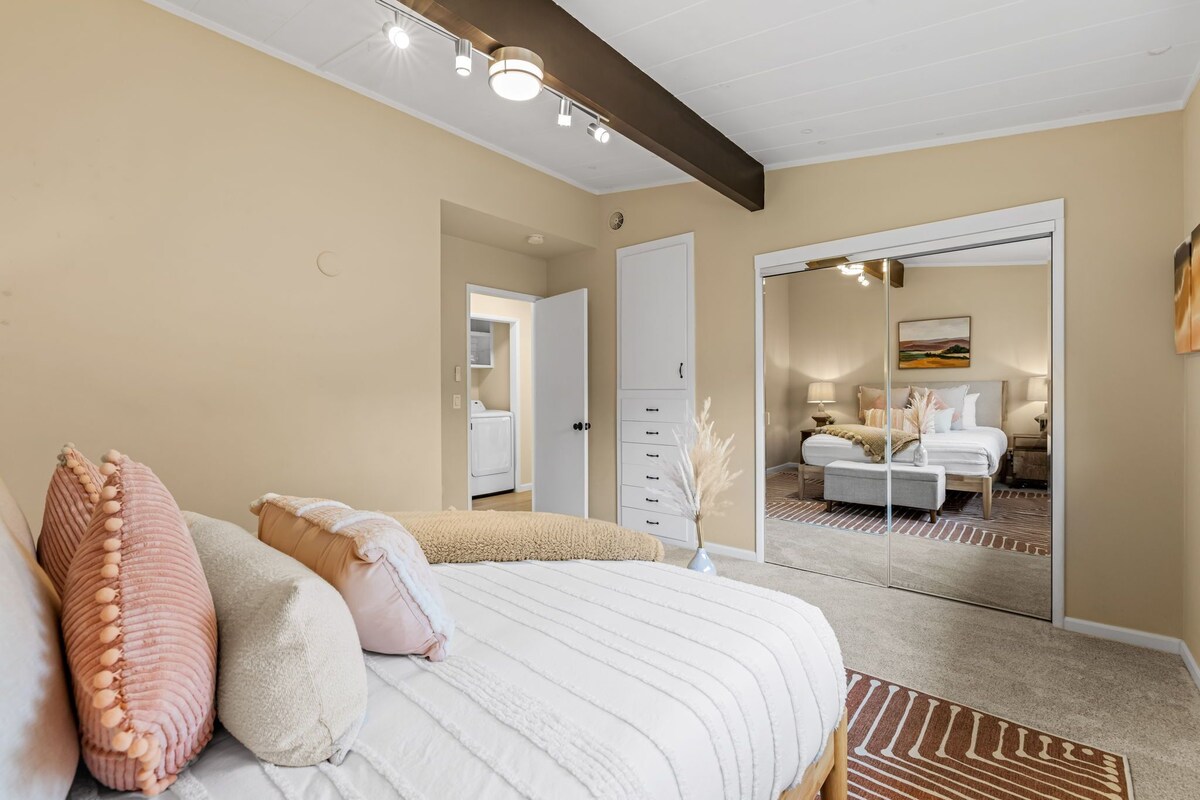 Photo 20 of 3841 Bodhi Tree - Updated and Newly Furnished