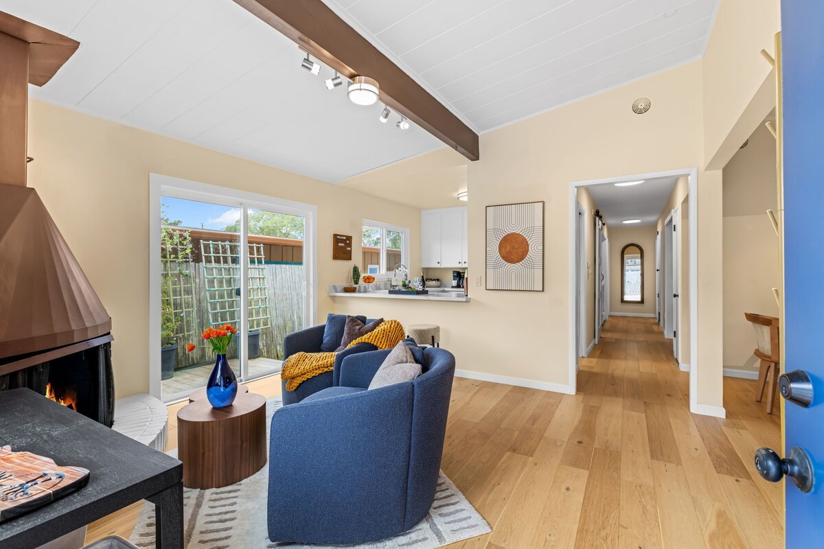 Photo 6 of 3841 Bodhi Tree - Updated and Newly Furnished