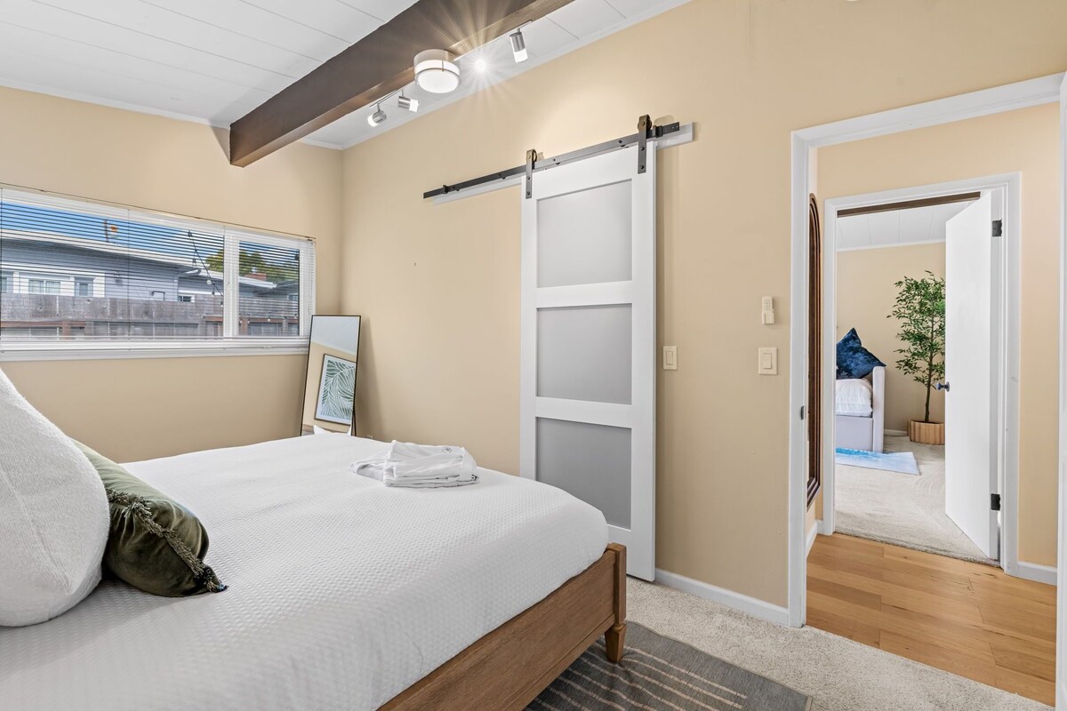 Photo 16 of 3841 Bodhi Tree - Updated and Newly Furnished