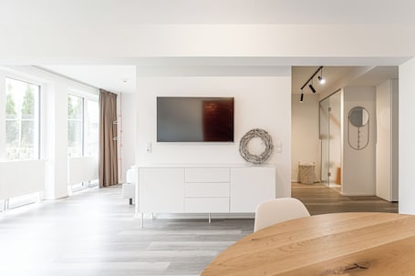 Apartment, Garden View | Living area | 50-inch Smart TV with cable channels