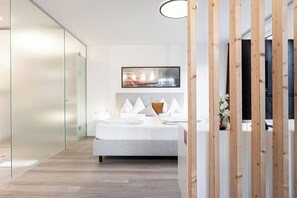 Apartment, Kitchen, Garden View | Individually decorated, soundproofing, free WiFi, bed sheets