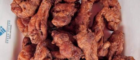 A plate of fried chicken pieces.