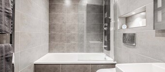 Host & Stay | Maple Court