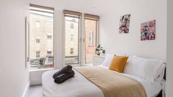 2 bedrooms, desk, iron/ironing board, WiFi