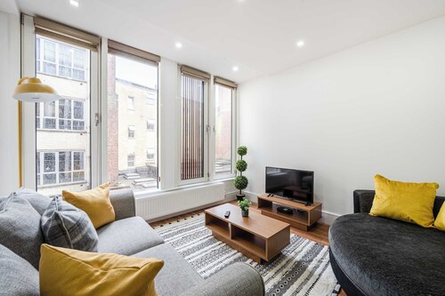 Host & Stay | Maple Court