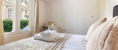 2 bedrooms, iron/ironing board, WiFi, bed sheets