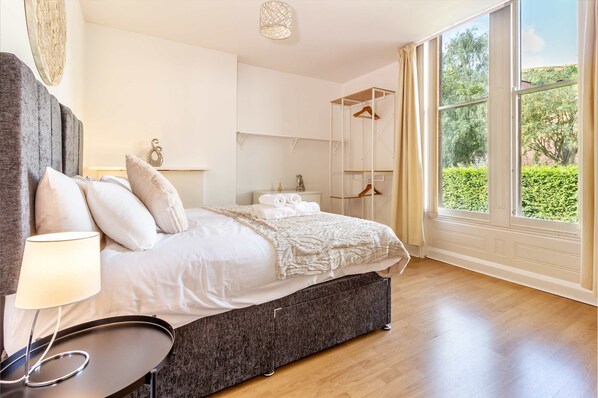2 slaapkamers, een strijkplank/strijkijzer, wifi, beddengoed