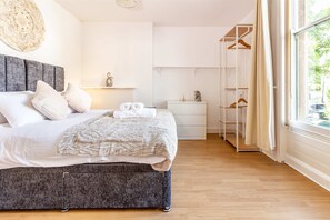 2 slaapkamers, een strijkplank/strijkijzer, wifi, beddengoed